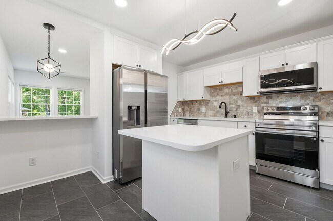 Building Photo - Charming, thoughtfully renovated 2 bed/1 bath in Northgate Park!