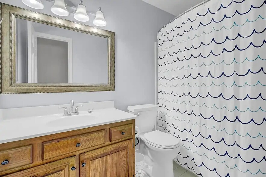 Guest Full Bathroom - 1579 Wabeek Way