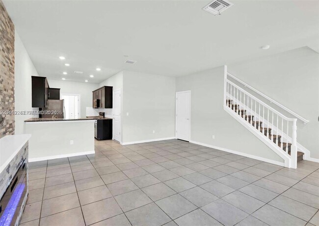Building Photo - 1240 Eucalyptus Dr