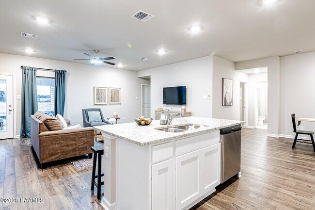 Building Photo - 125 Lake Ridge Dr
