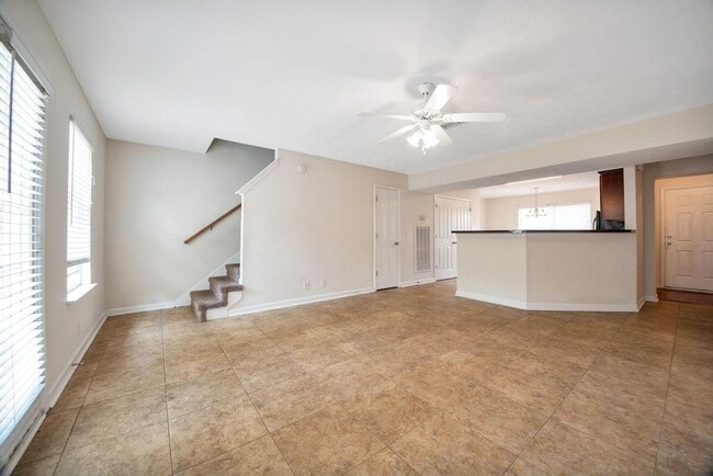 Building Photo - Townhome for rent five minutes from I-24