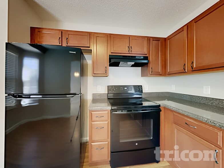 Building Photo - 319 Quiet Grove Ln