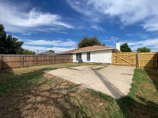 Building Photo - 209 Hickory Springs Dr