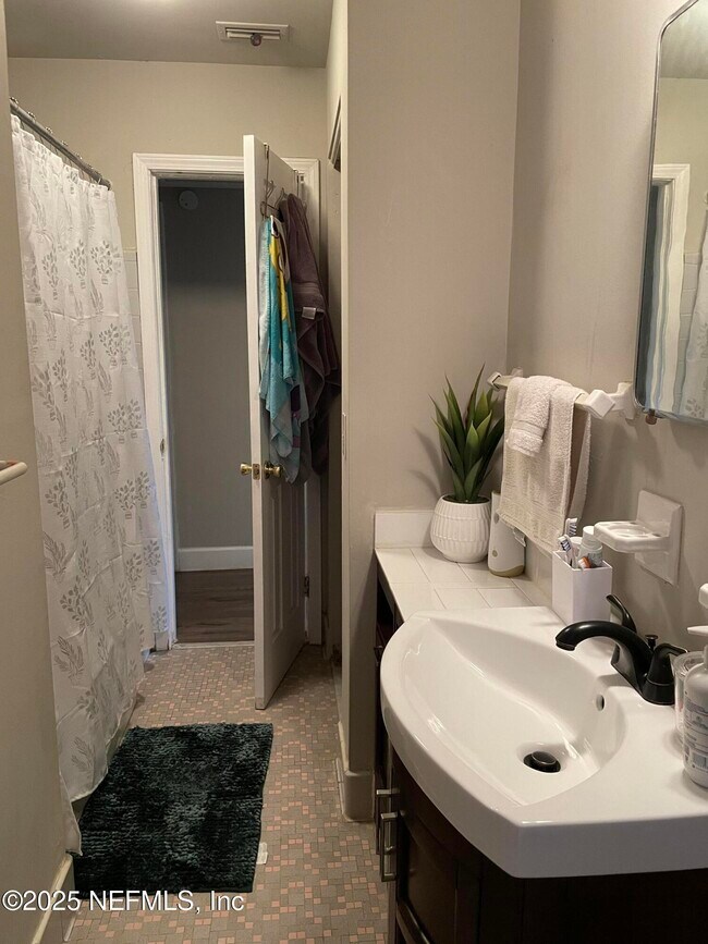 Building Photo - 2619 Bywood Rd