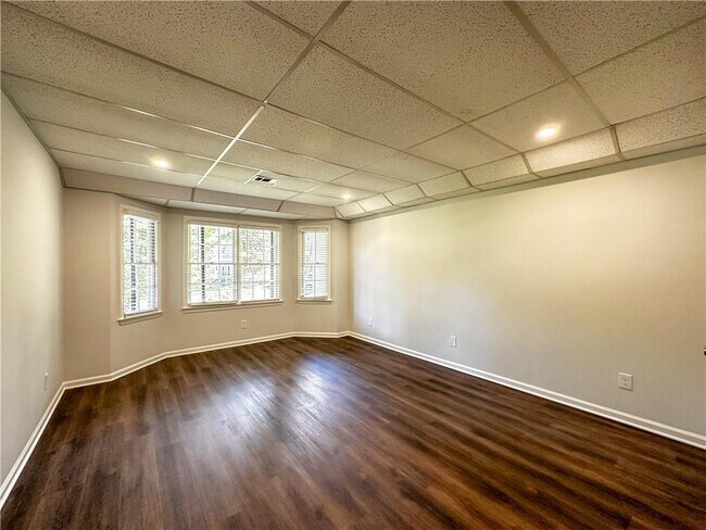 Building Photo - 2660 Coachmans Cir
