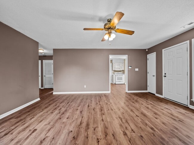 Building Photo - Welcome to Springdale Acres!