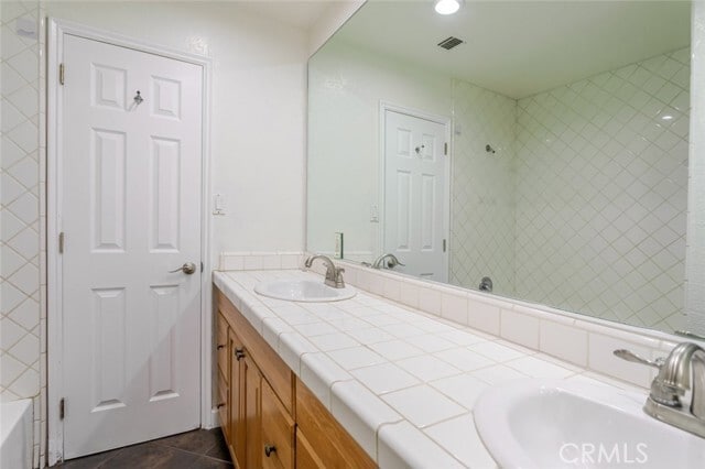 Building Photo - 5888 Oak Knolls Rd