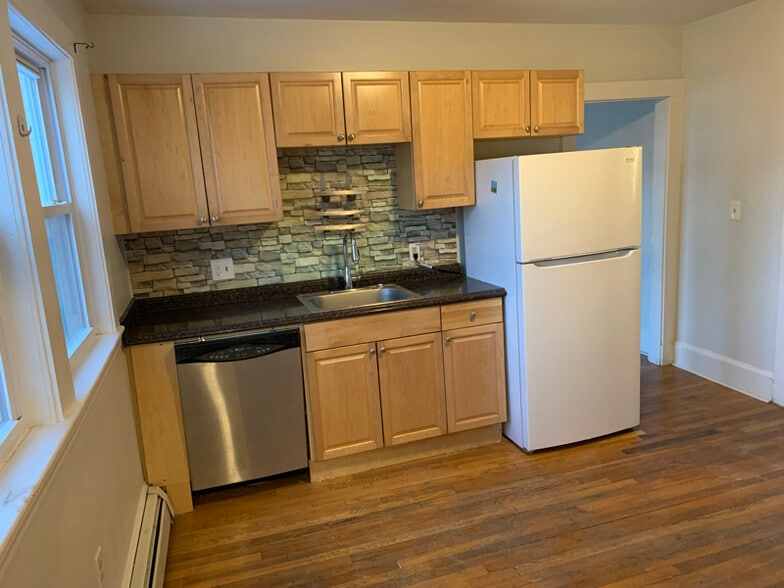 Building Photo - 67 Stanley St