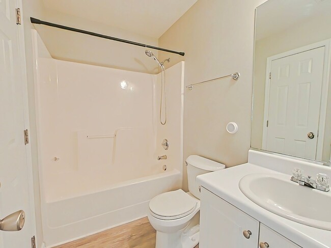 Building Photo - 2BR/2BA located near Doctor's Hospital / A...