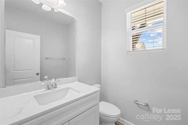 Building Photo - 15013 Savannah Hall Dr
