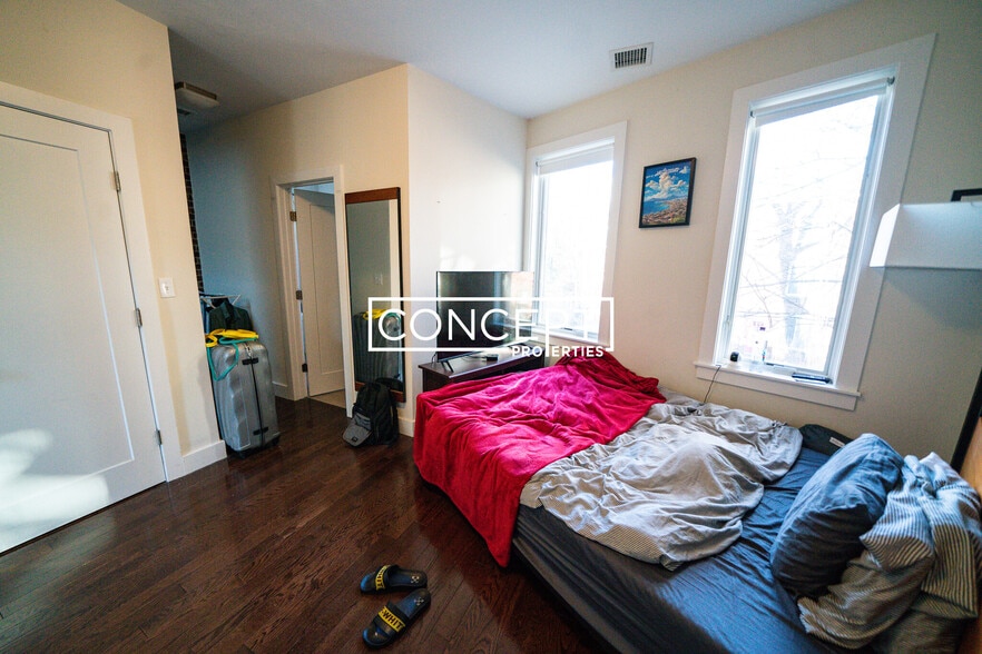 Building Photo - 20 Sussex St