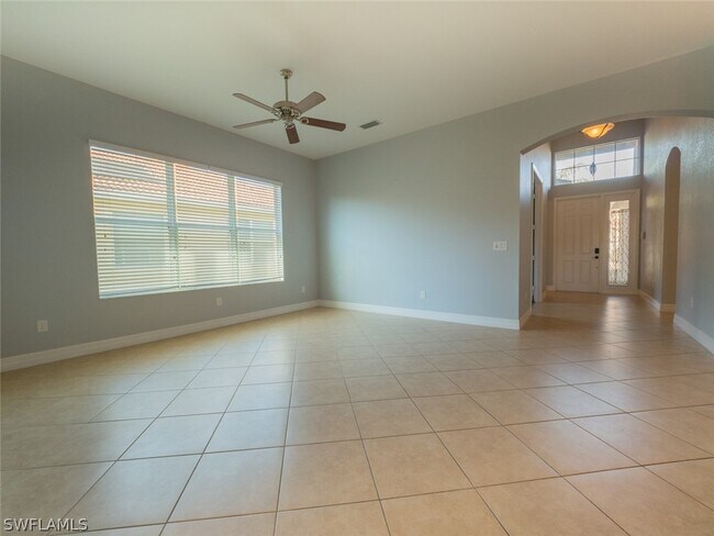 Building Photo - 10091 Mimosa Silk Dr