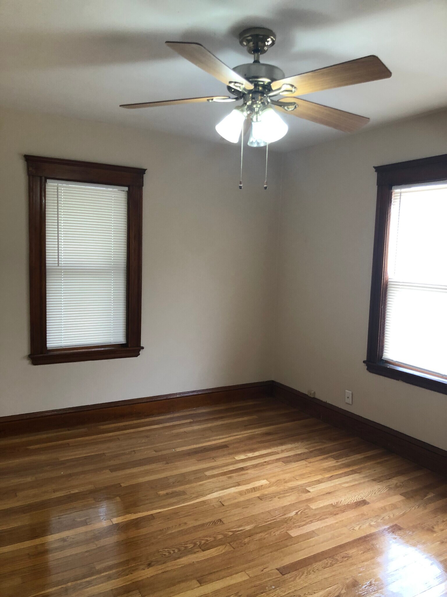 Building Photo - 142 Glendale St