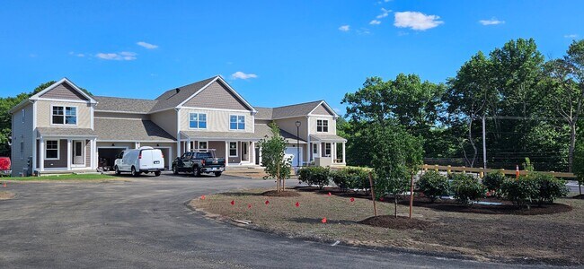 Building Photo - 719 Putnam Pike