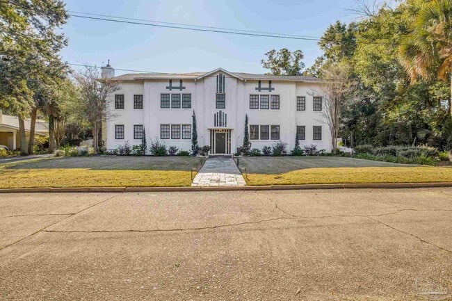 Building Photo - 1515 E Lakeview Ave