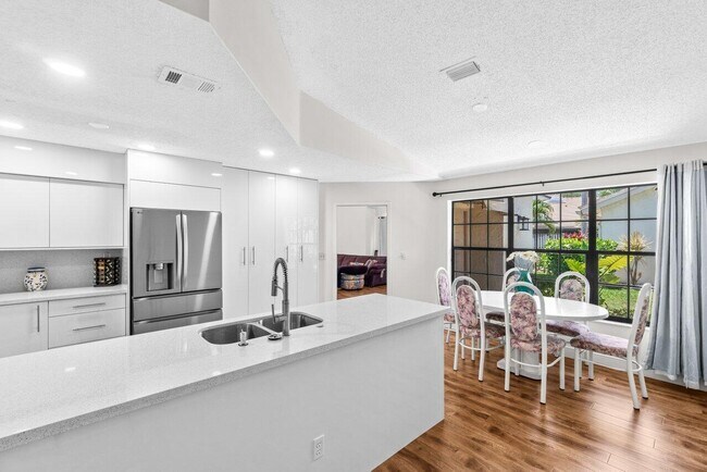 Building Photo - 4830 Brighton Lakes Blvd
