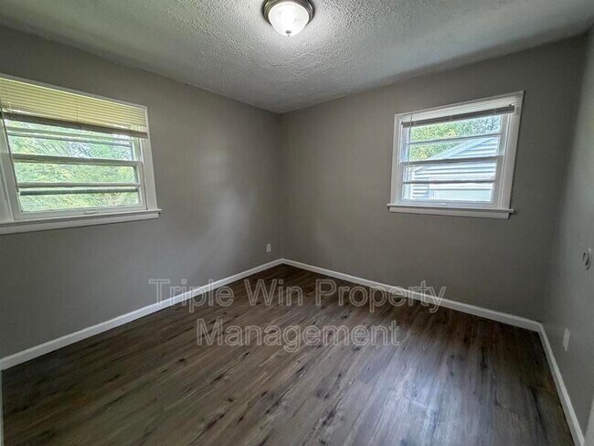 Building Photo - 1113 Highmont Dr