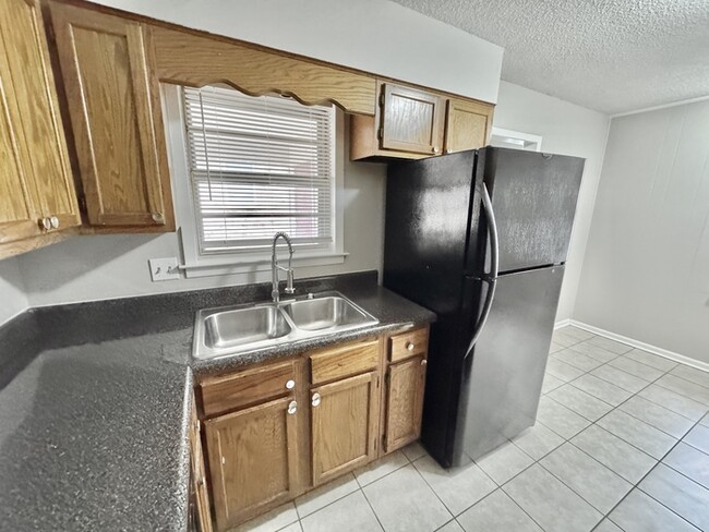 Building Photo - 6368 Leamont Dr