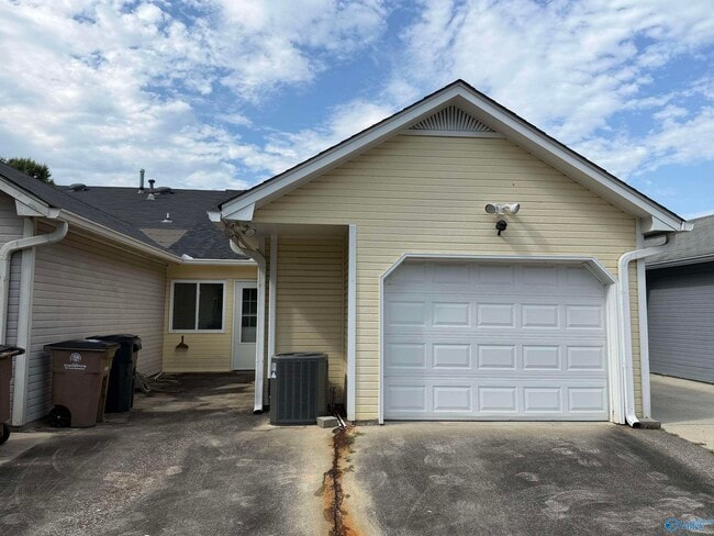 Building Photo - 313 Woodridge Dr SW
