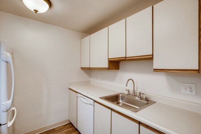 Building Photo - 700 N 160th St