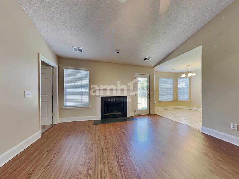 Building Photo - 305 Springdale Ct