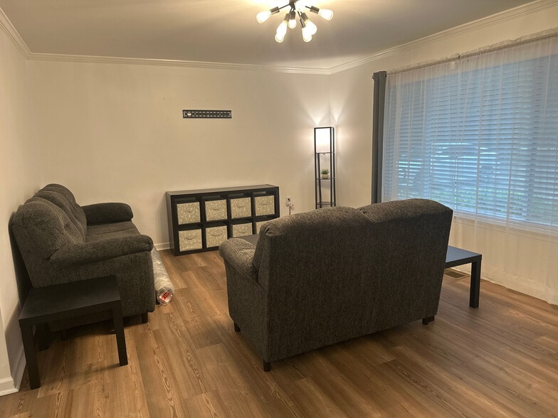 Building Photo - Room in Duplex on Albemarle Rd