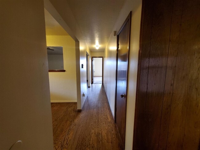 Building Photo - 1702 NW Gray Warr Pl
