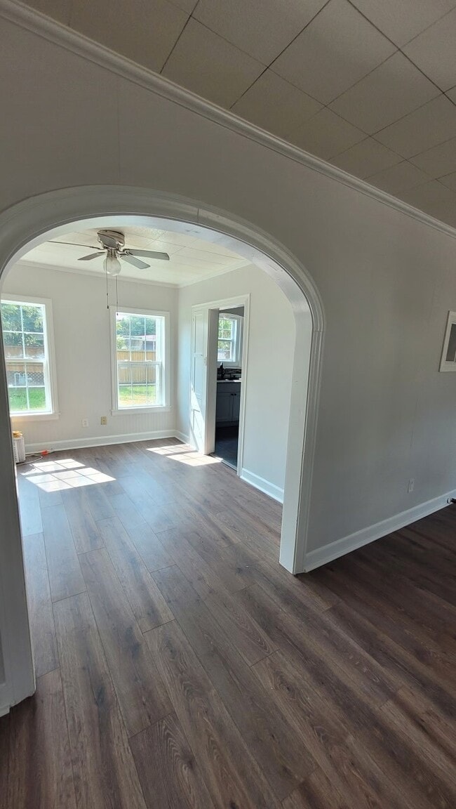 Building Photo - 407 E Defee Ave