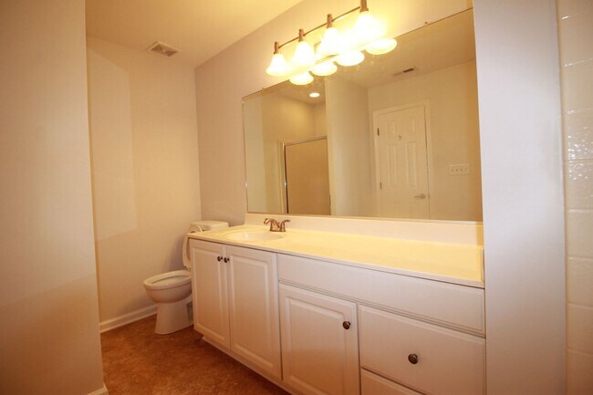 Building Photo - Maintenance free 2 bed and 2 bath condo in award winning golf course community of Kiln Creek