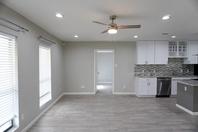 Building Photo - Charming Fully Updated 1930's Cottage in J...