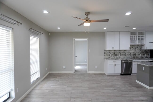 Building Photo - Charming Fully Updated 1930's Cottage in Jefferson Terrace