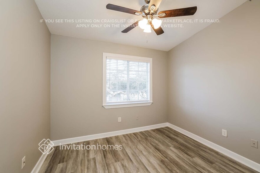 Building Photo - 102 Carol Susan Ln