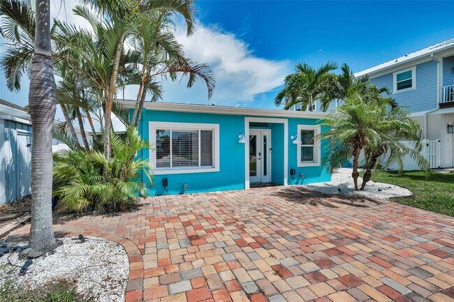 Building Photo - 17727 Long Point Dr