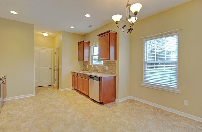 Building Photo - 935 Mustang Ln NE