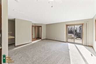 Building Photo - 3 bedroom Townhome in Inver Grove Heights