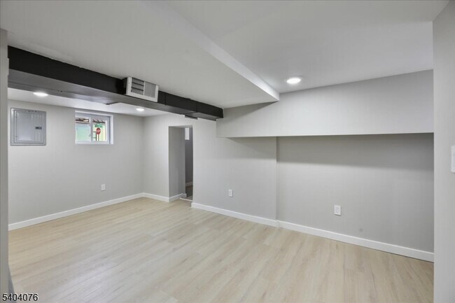 Building Photo - 143 Johnston Ave