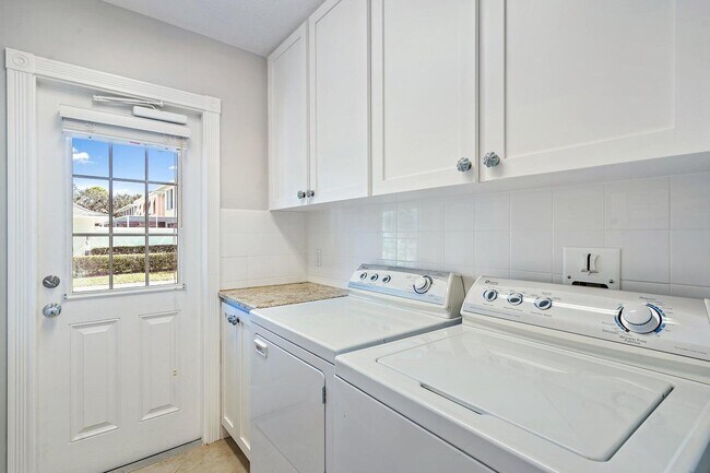Building Photo - 3239 E Community Dr