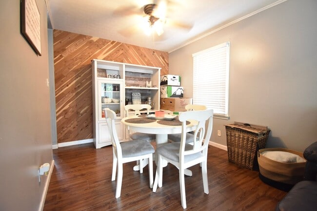 Building Photo - 3 Bedroom 2 Bath: Pets Considered