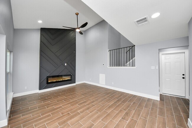 Building Photo - 10250 Bridgeland Ln