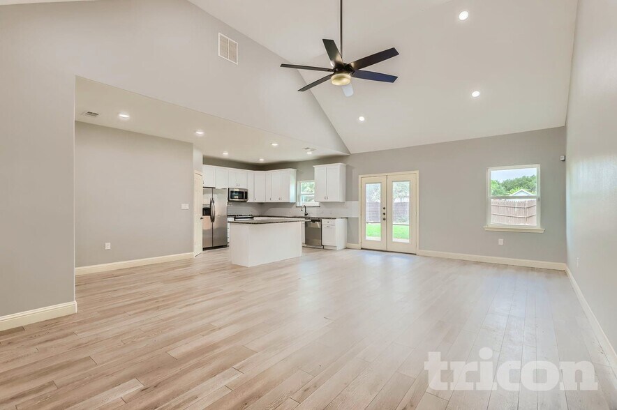 Building Photo - 5617 Kerry Ln