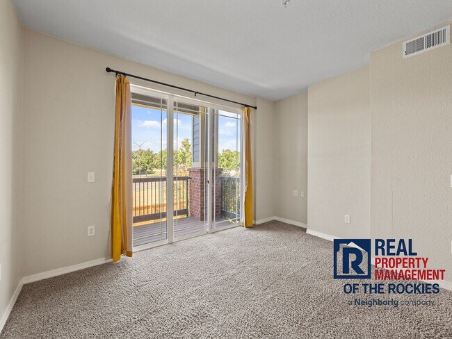 Building Photo - Bright 2 Bed 1 Bath Condo in a Great Location!