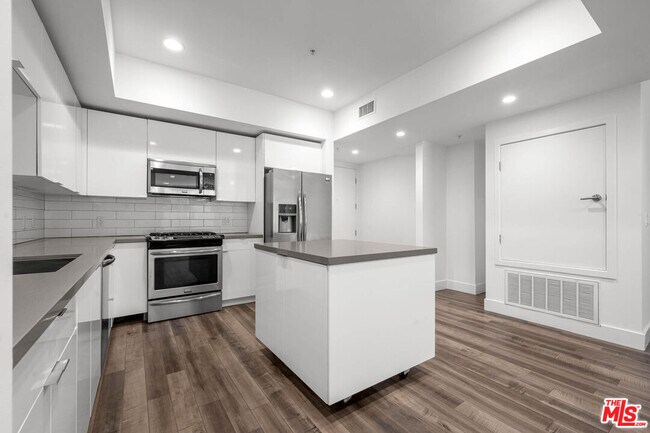 Building Photo - 1215 S Bedford St