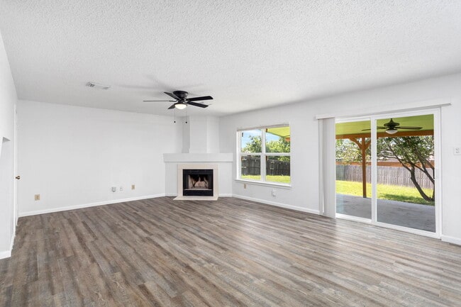 Building Photo - 8090 Chestnut Ash Dr