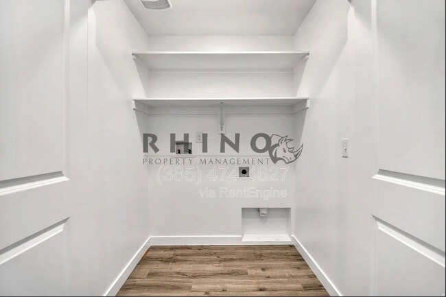 Building Photo - 880 N Herman Dr