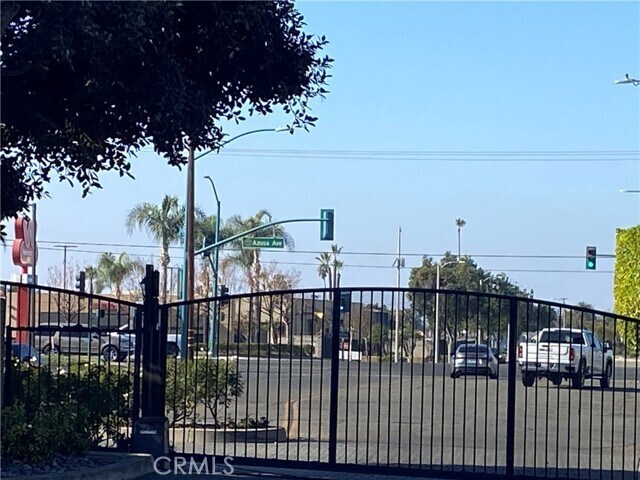 Building Photo - 805 W Grondahl St