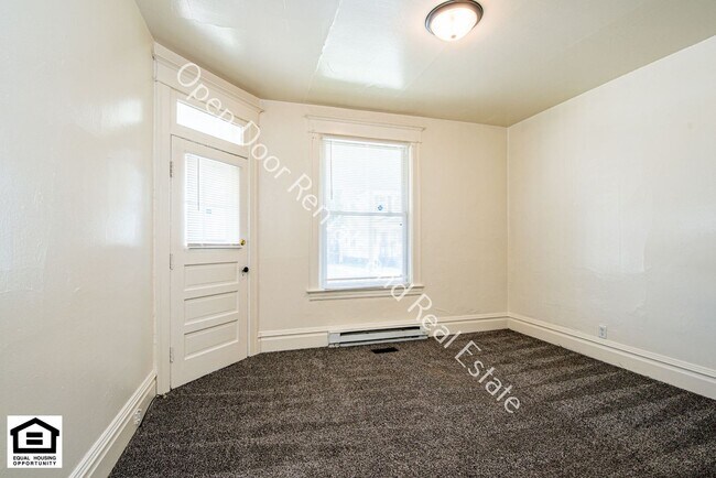 Building Photo - 608 Anderson Ave