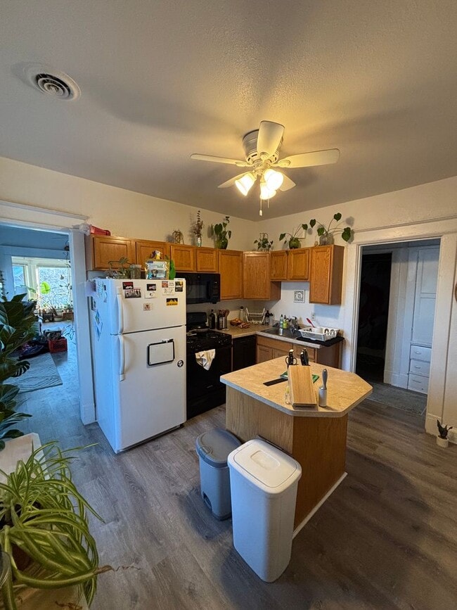 Building Photo - 122-124 E Lloyd