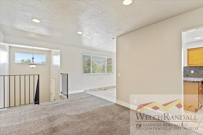 Building Photo - 2 Bedroom 1 Bath Ogden Duplex
