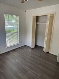 Building Photo - 9330 Tooley Dr
