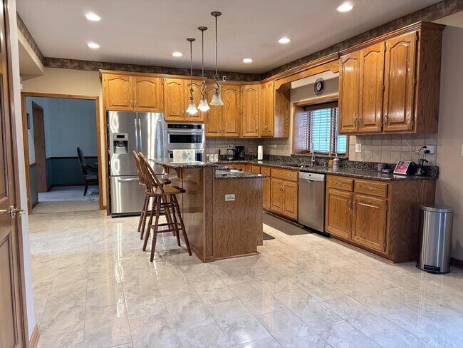 Building Photo - 3823 Sunburst Ln